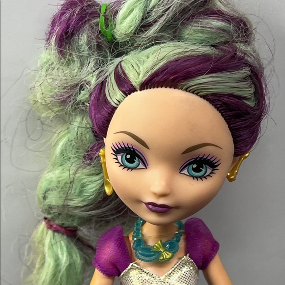 Ever After High Madeline Hatter First Chapter - Picture 2 of 15